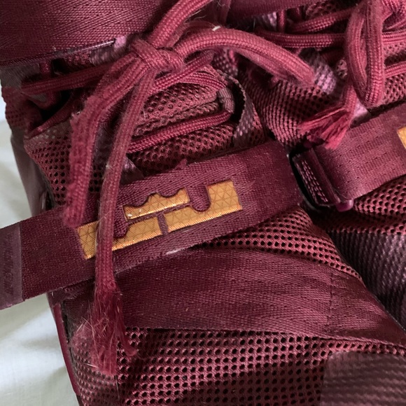 LeBron James Nike Tennis Shoes Size 8.5 - Picture 3 of 5